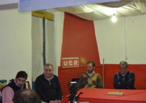 Reuni�n de Lindor Burgos junto a autoridades de la UCR con las nuevas autoridades del subcomit� de Chillar